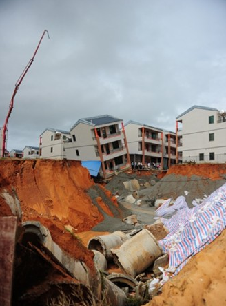 混凝土、民房傾斜