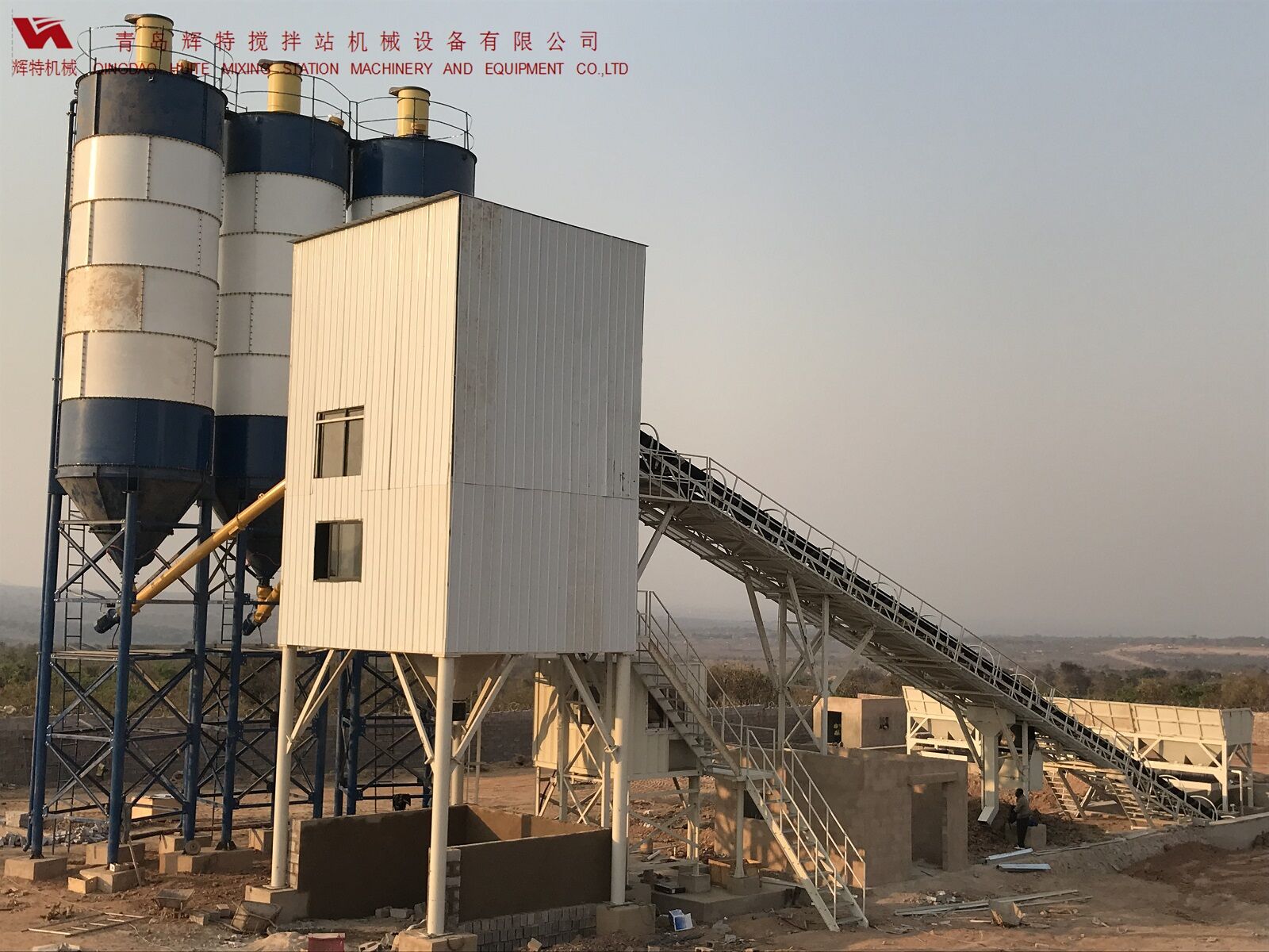 輝特混凝土攪拌站HZS120采用國內(nèi)外知名品牌，大大降低了設(shè)備故障率