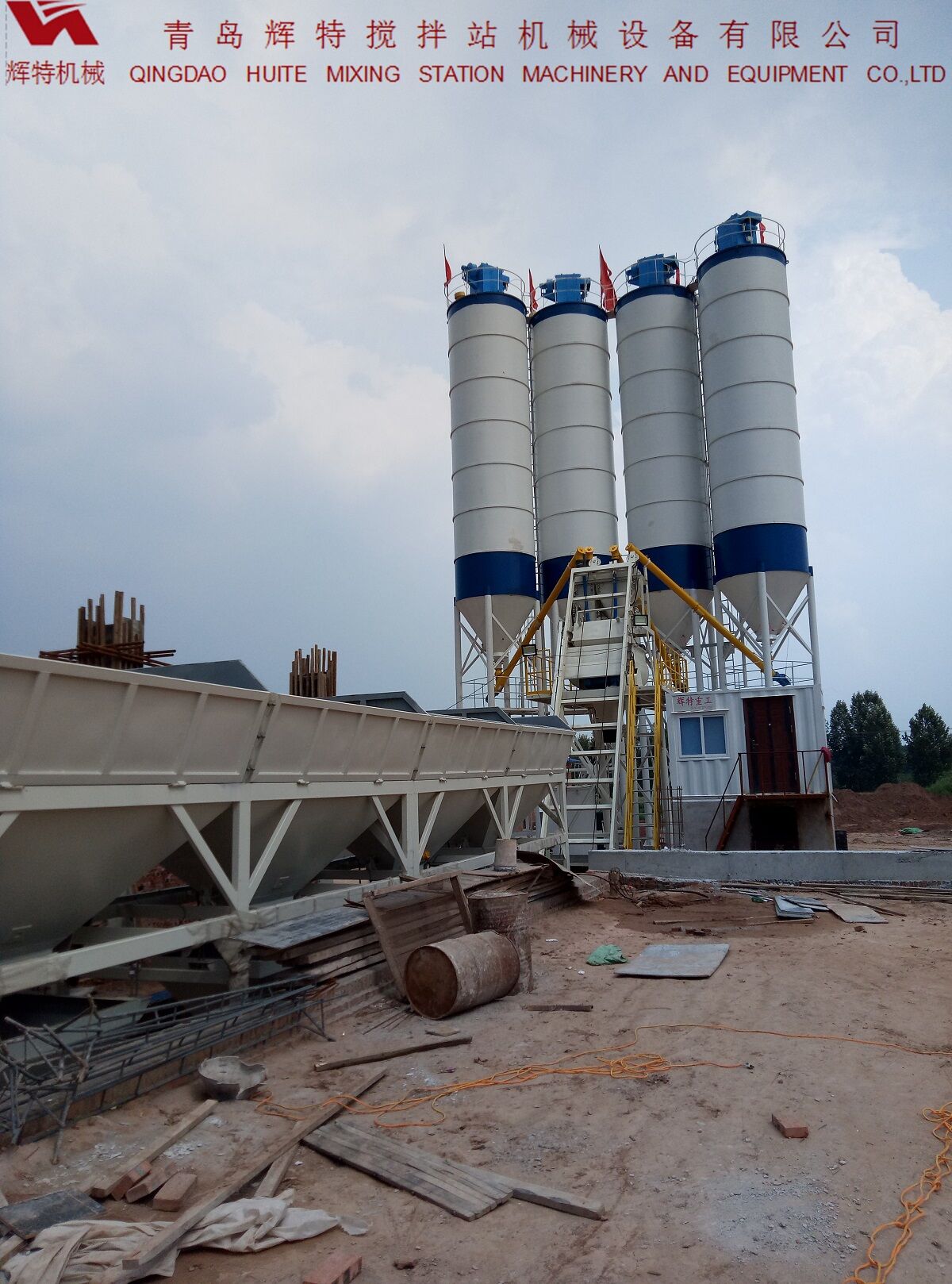 輝特?cái)嚢枵綡ZS75特別適合于干硬性、半干硬性混凝土的生產(chǎn)