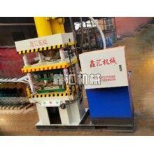 鋁扣板機(jī)設(shè)備行業(yè)在發(fā)展的同時(shí)還需注意哪些問題