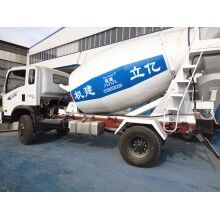 專業(yè)生產(chǎn)小型混凝土罐車，億立實(shí)業(yè)2m3攪拌罐車